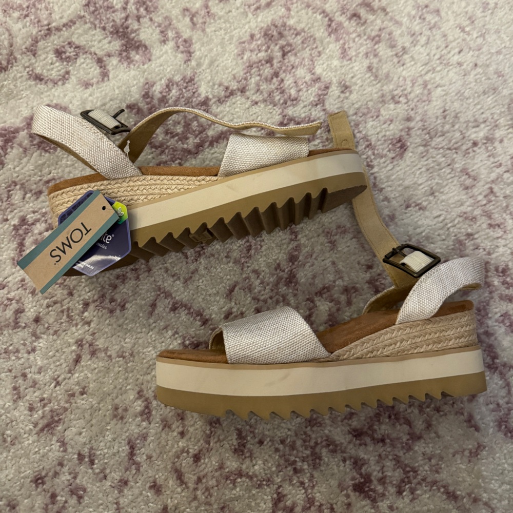 TOMS Women's Tan Platform Sandals - Picture 3 of 3
